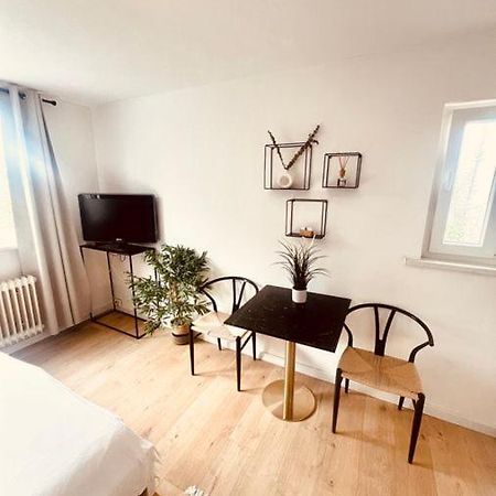 Ferienwohnung An Der Uniklinik Mit Eigener Kueche Und Renoviertem Badezimmer 홈부르크 외부 사진