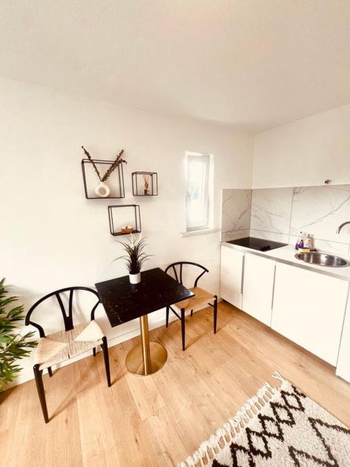 Ferienwohnung An Der Uniklinik Mit Eigener Kueche Und Renoviertem Badezimmer 홈부르크 외부 사진
